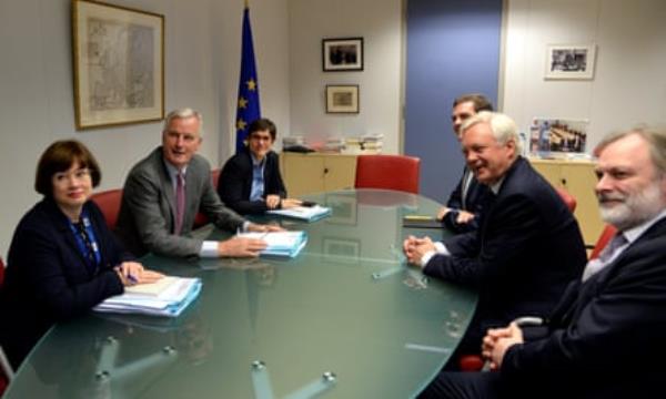 The EU’s Michel Barnier and Britain’s then Brexit secretary, David Davis, face each other across the table in 2017.